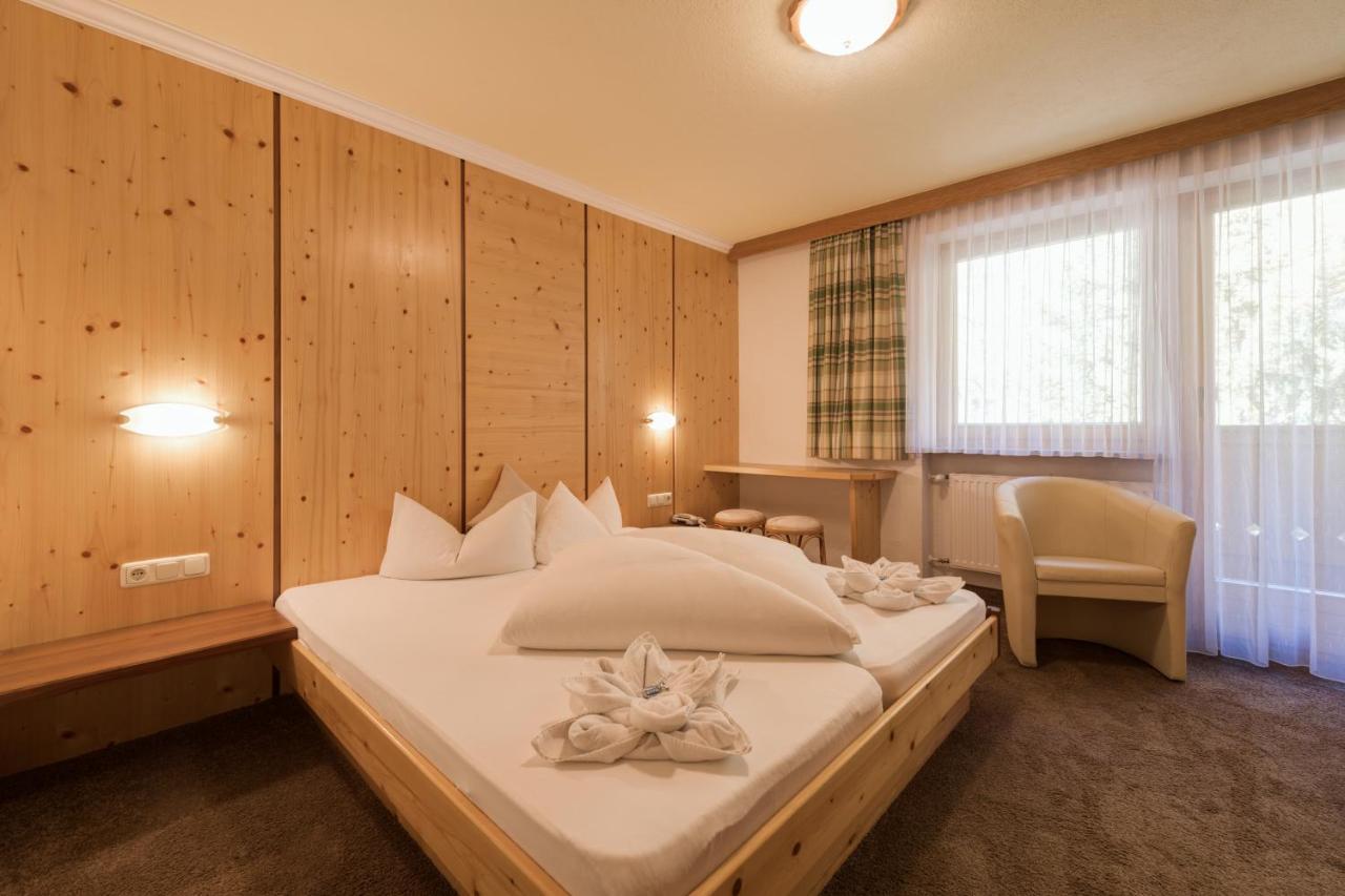סי Hotel Enzian Paznaun מראה חיצוני תמונה