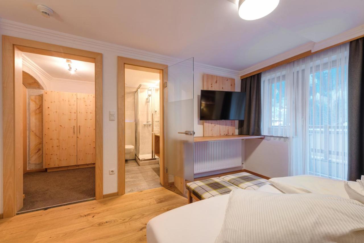 סי Hotel Enzian Paznaun מראה חיצוני תמונה