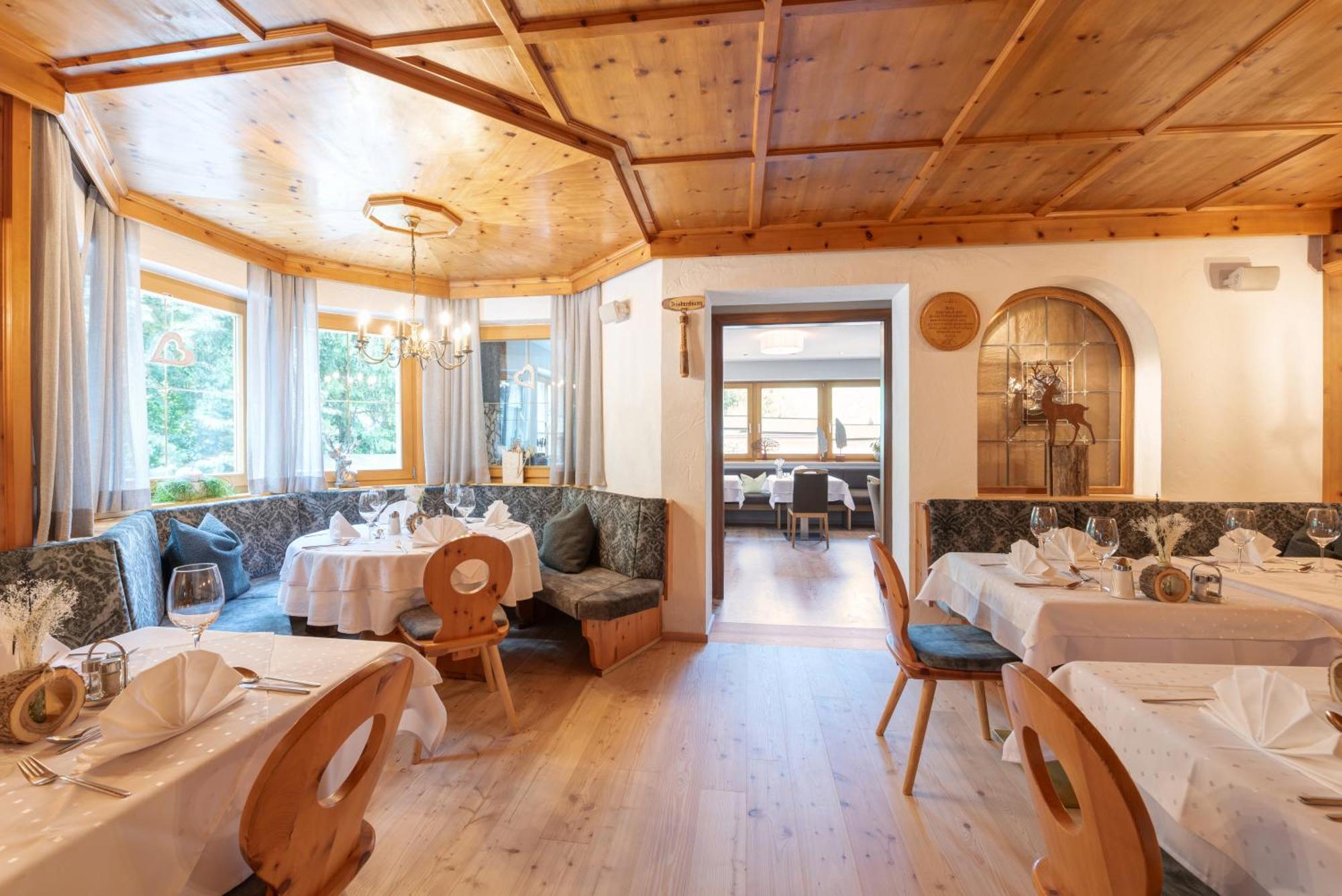 סי Hotel Enzian Paznaun מראה חיצוני תמונה