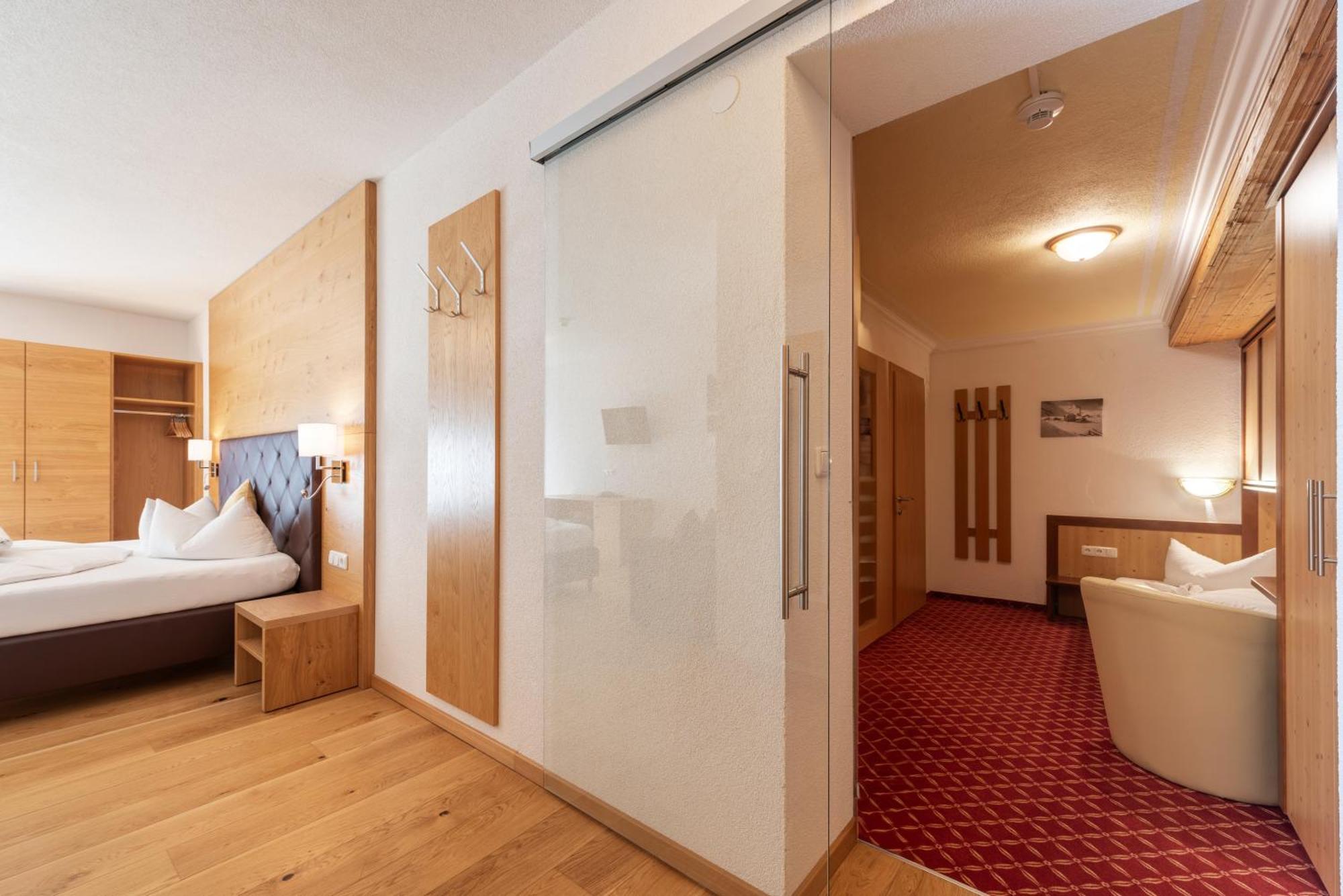 סי Hotel Enzian Paznaun מראה חיצוני תמונה