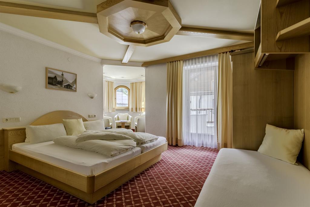 סי Hotel Enzian Paznaun מראה חיצוני תמונה