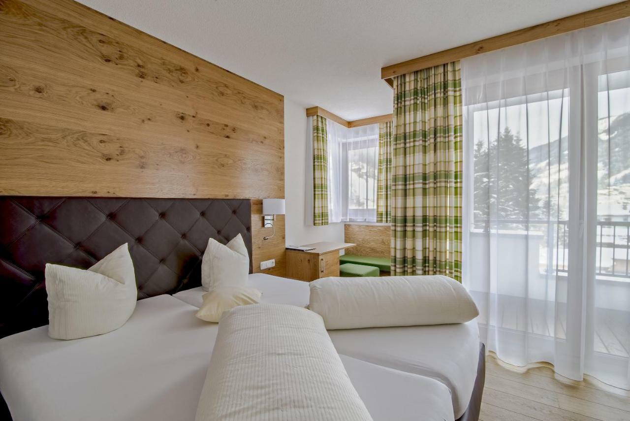 סי Hotel Enzian Paznaun מראה חיצוני תמונה