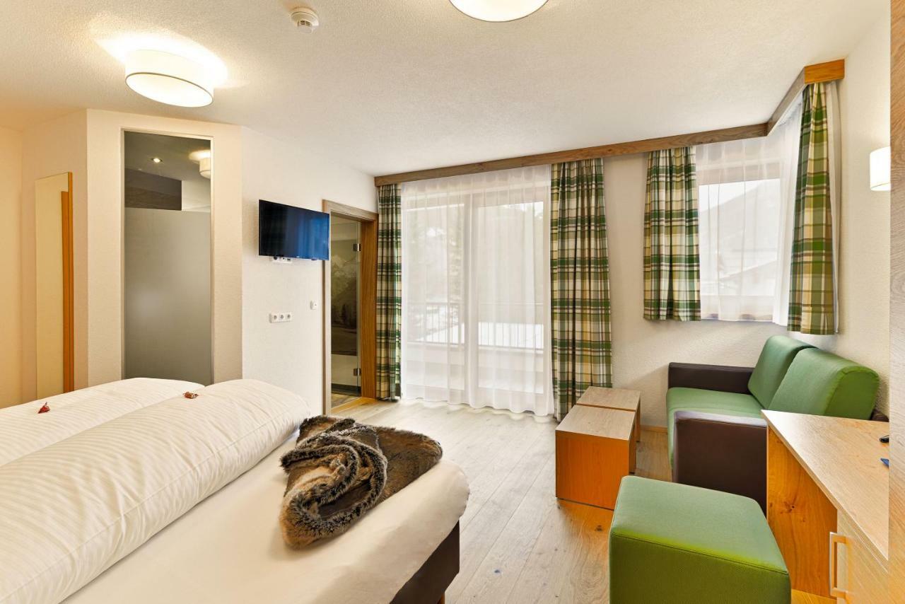 סי Hotel Enzian Paznaun מראה חיצוני תמונה