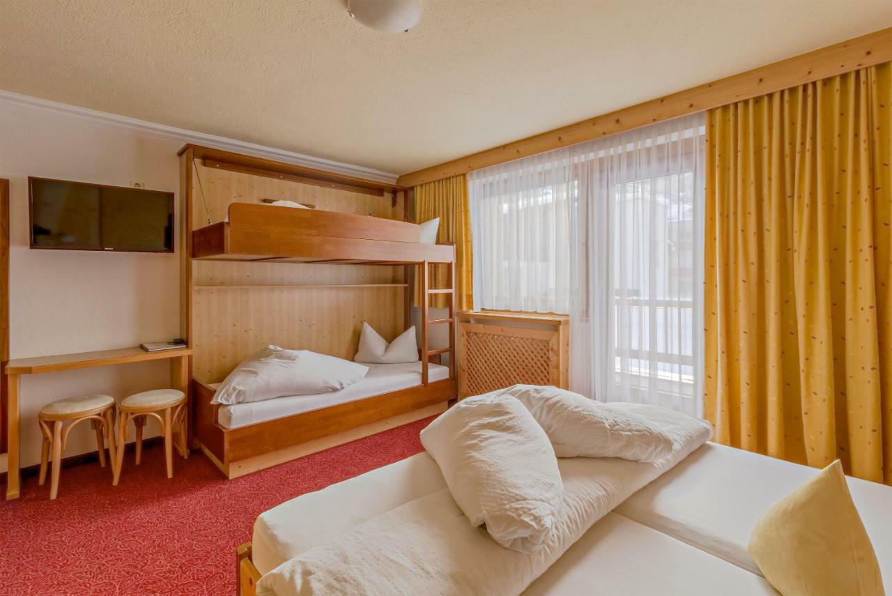 סי Hotel Enzian Paznaun מראה חיצוני תמונה