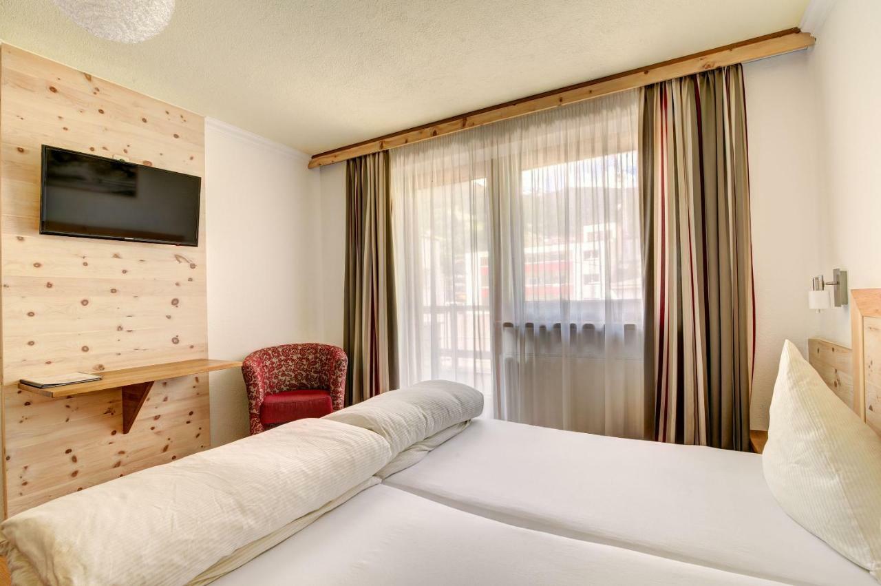 סי Hotel Enzian Paznaun מראה חיצוני תמונה