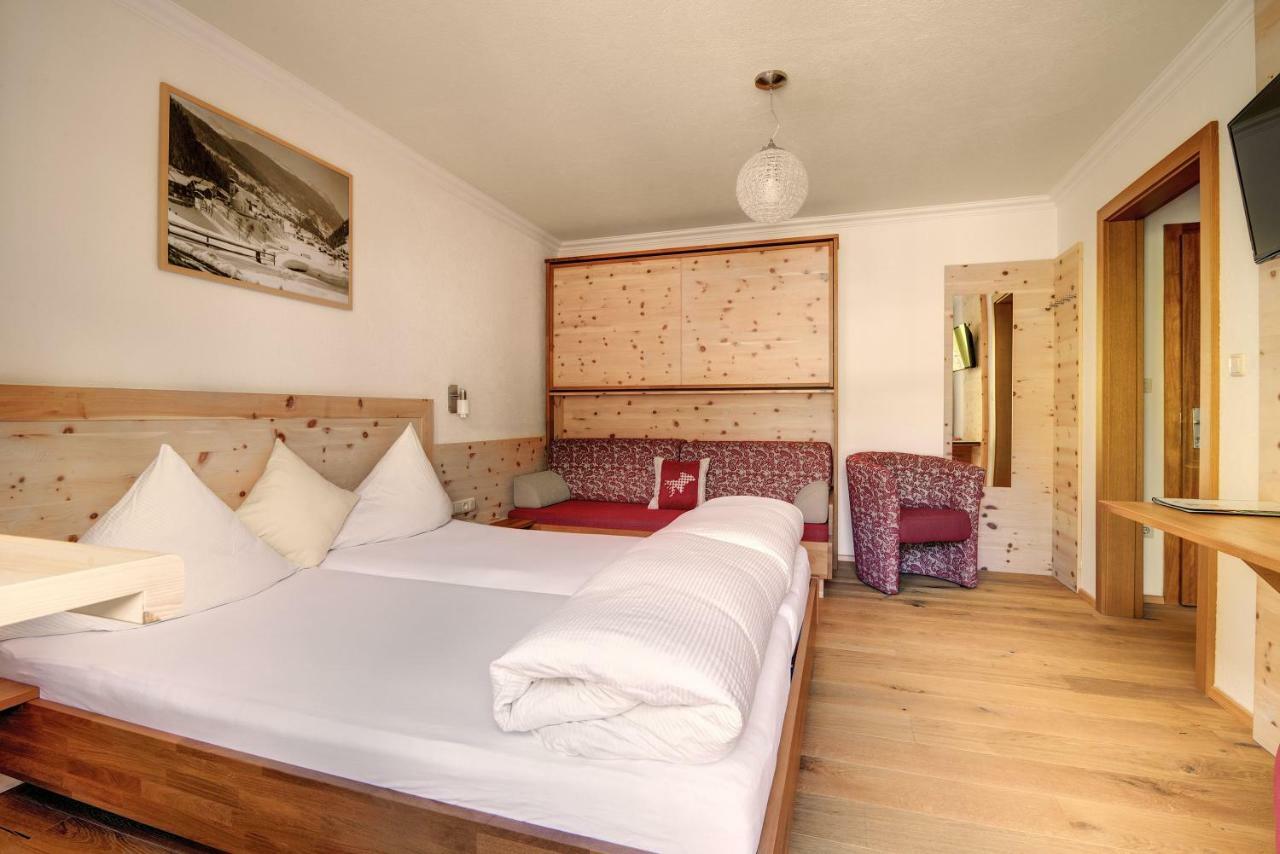 סי Hotel Enzian Paznaun מראה חיצוני תמונה