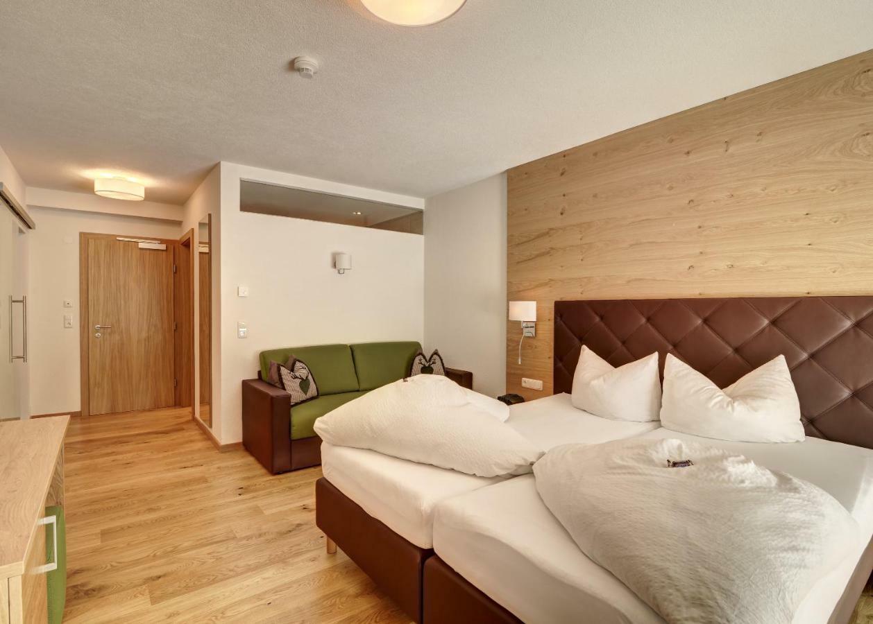 סי Hotel Enzian Paznaun מראה חיצוני תמונה