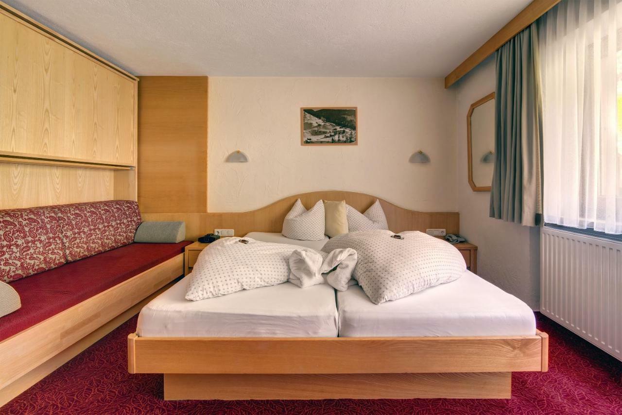 סי Hotel Enzian Paznaun מראה חיצוני תמונה